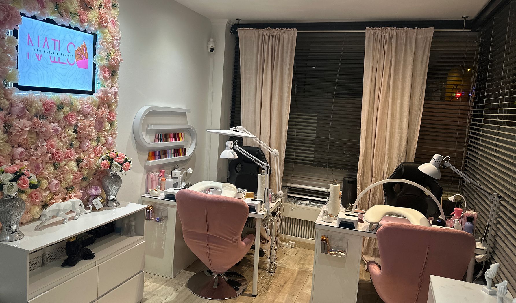 Roro Nails and Beauty